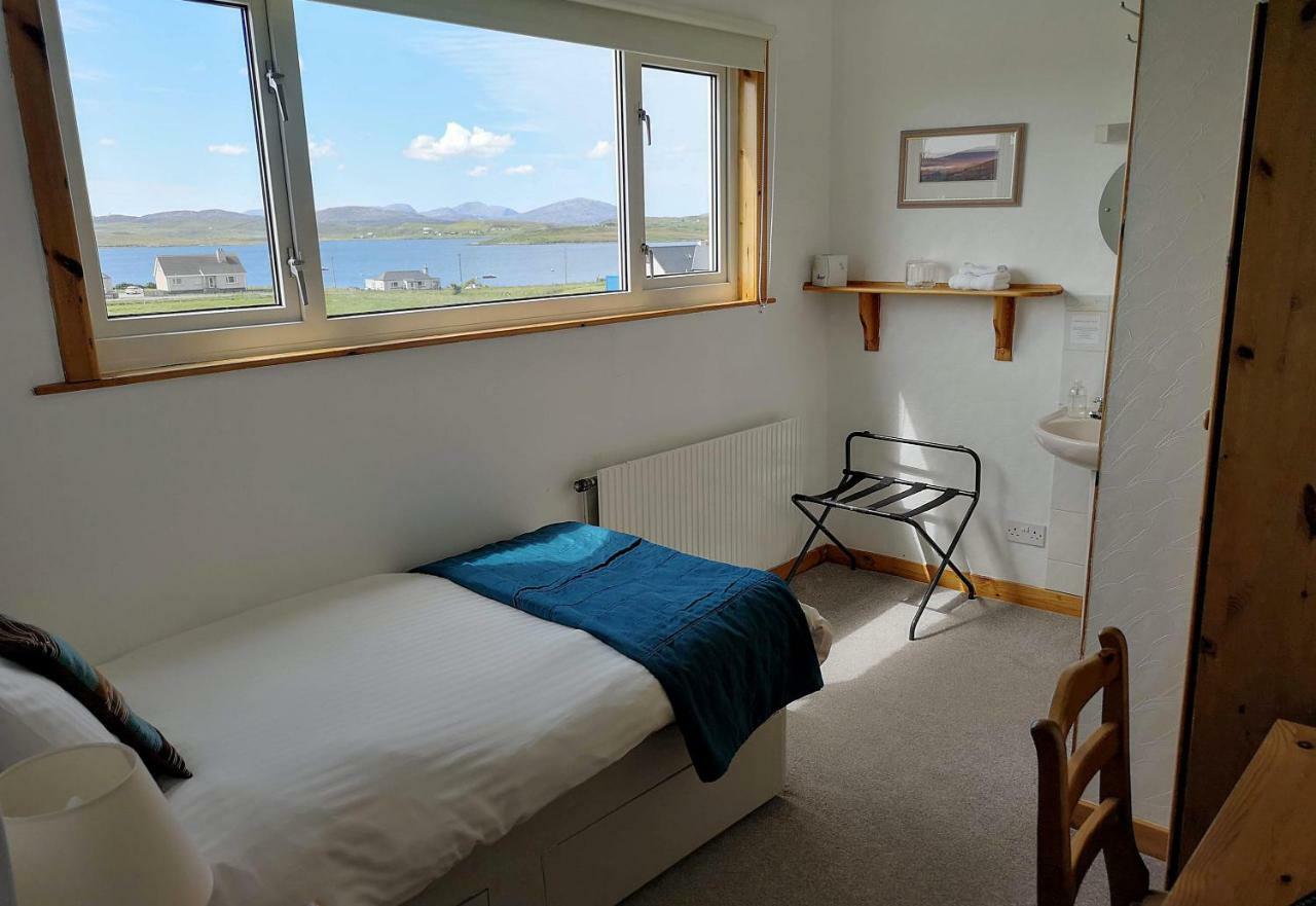 Loch Roag Guest House Breasclete ภายนอก รูปภาพ